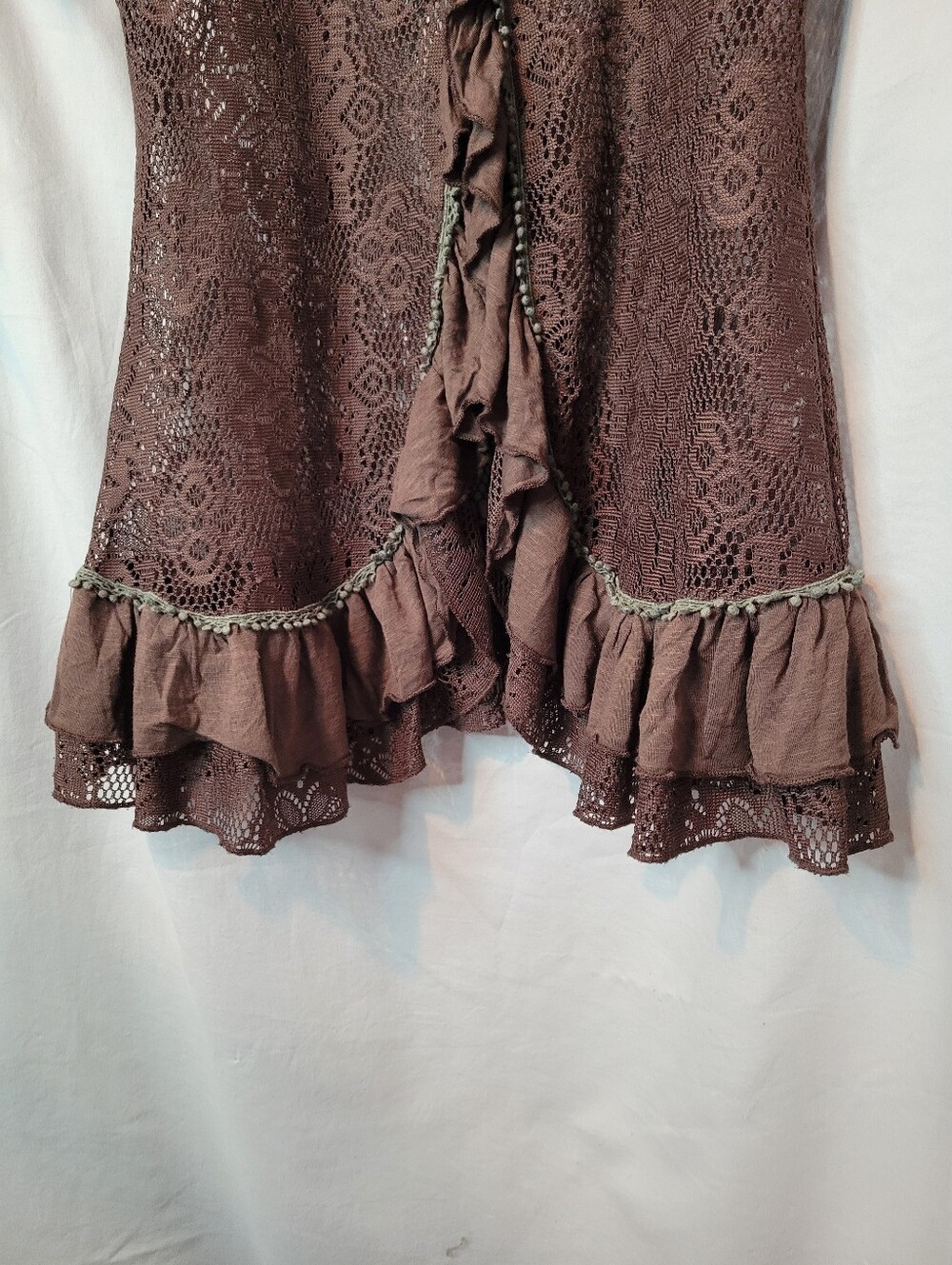 Eyeshadow Brown Lace Ruffle Vest - Picture 3 of 12